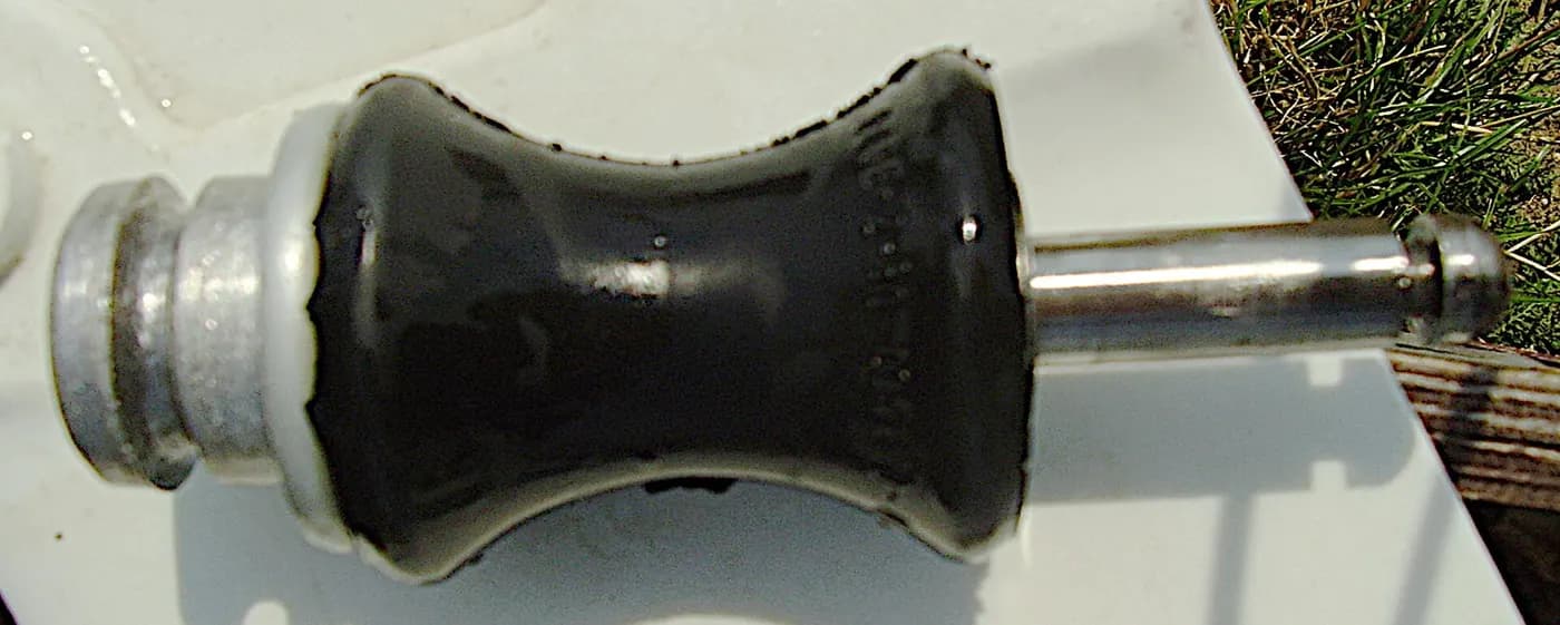 Windsurfing mast base universal joint