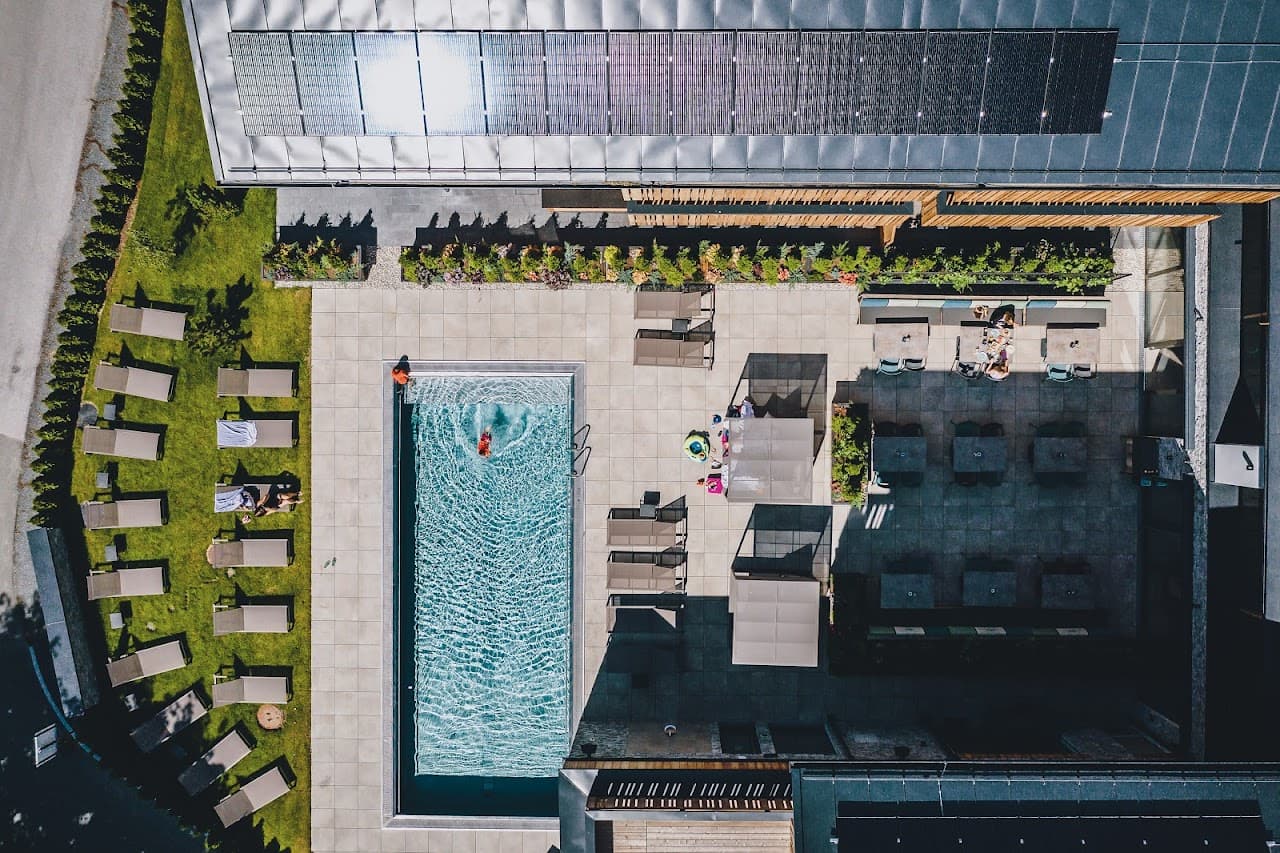 Elements Resort летом
